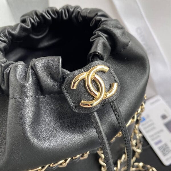 CHANEL Small Drawstring Bag black - Image 6