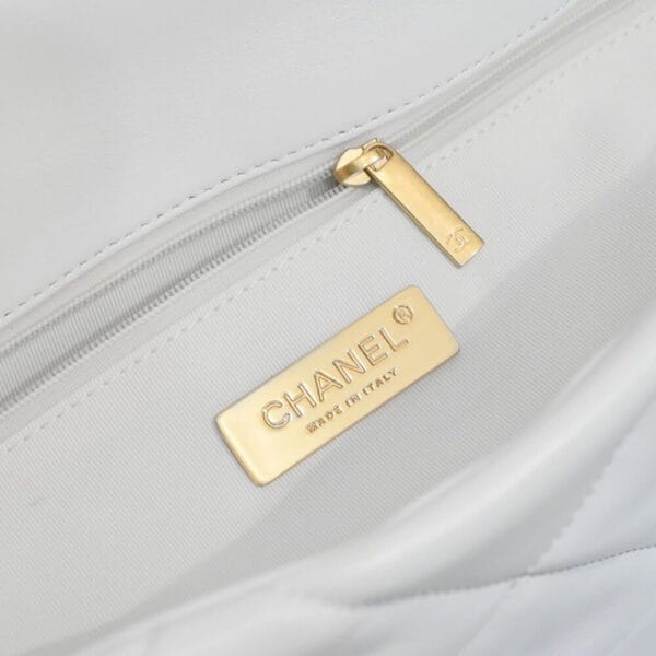 CHANEL 19 MAXI HANDBAG Beige - Image 7