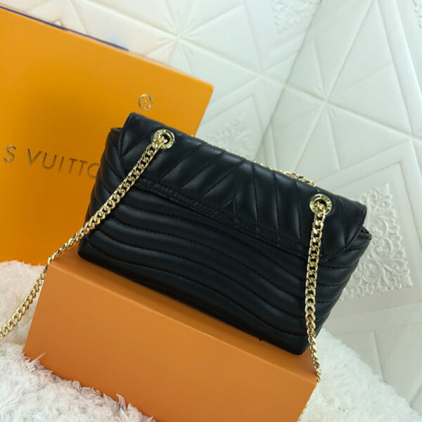 LV NEW WAVE CHAIN BAG black - Image 4