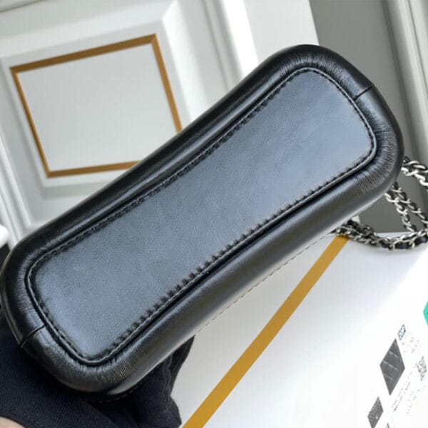 CHANEL’S GABRIELLE SMALL HOBO BAG black - Image 5