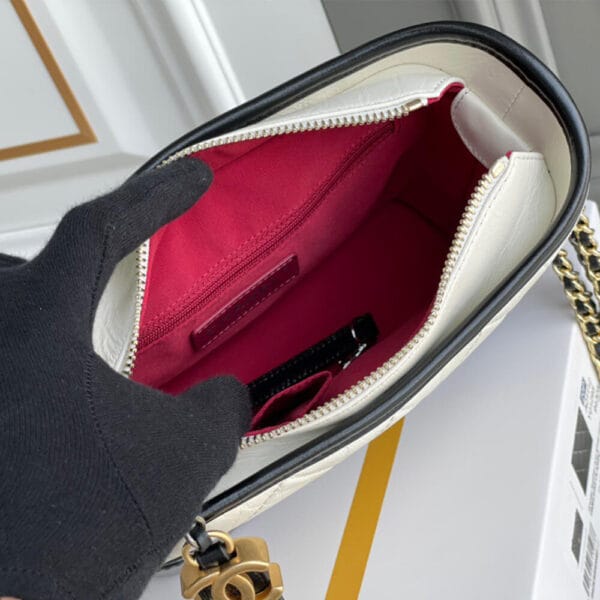 CHANEL’S GABRIELLE SMALL HOBO BAG black - Image 8