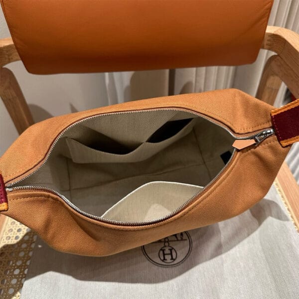Hermes toiletery bag Khaki - Image 8