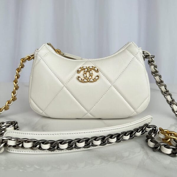 CHANEL 19 chain bag White - Image 2