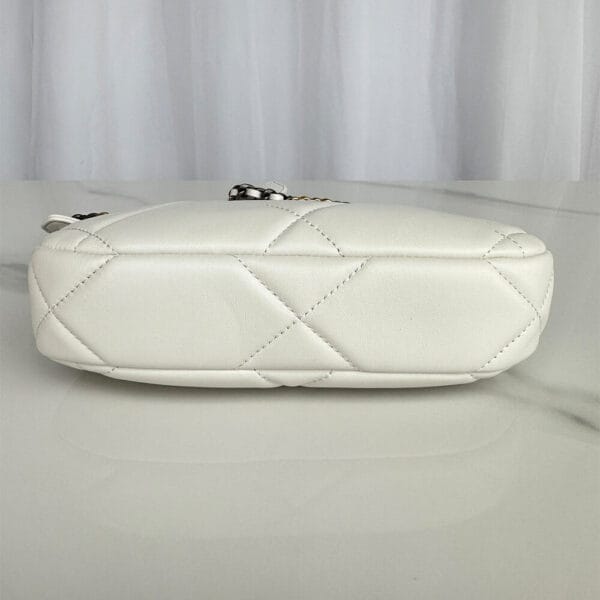 CHANEL 19 chain bag White - Image 5