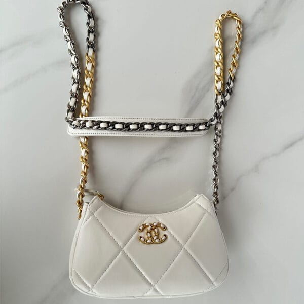 CHANEL 19 chain bag White - Image 6