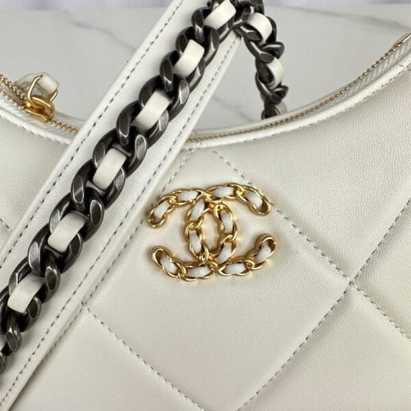 CHANEL 19 chain bag White - Image 7