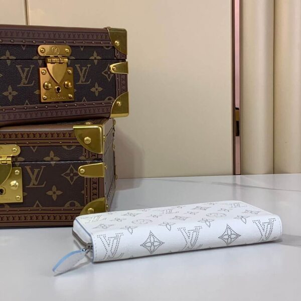 LV Zippy Wallet Lake Blue - Image 5