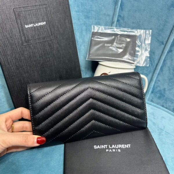 YSL CASSANDRE MATELASSÉ LARGE FLAP WALLET IN GRAIN DE POUDRE LEATHER black - Image 4