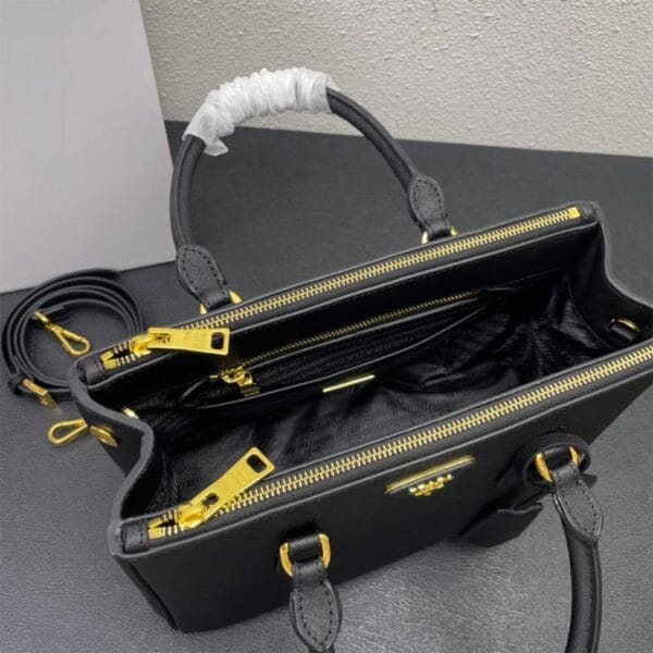 Large Prada Galleria Saffiano leather bag black - Image 7