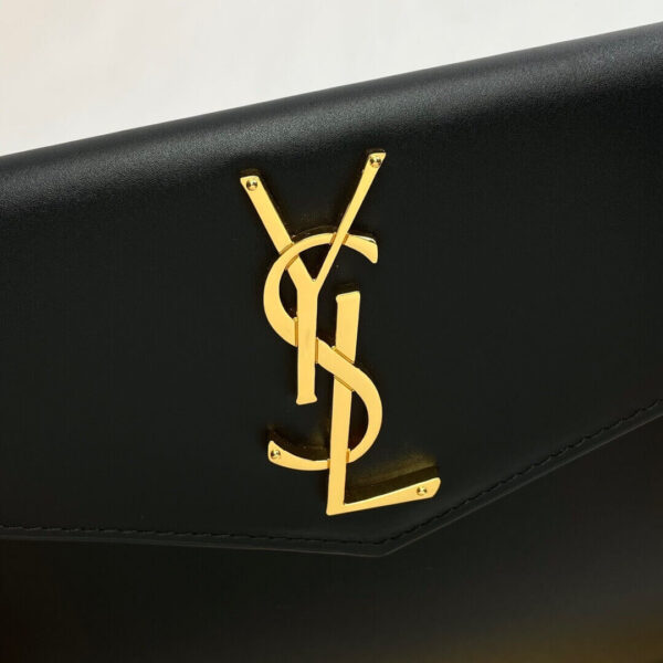 YSL UPTOWN POUCH IN GRAIN DE POUDRE EMBOSSED LEATHER black - Image 7