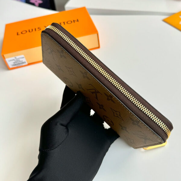 LV Zippy Wallet Khaki - Image 4