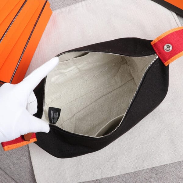 Hermes toiletery bag black - Image 8