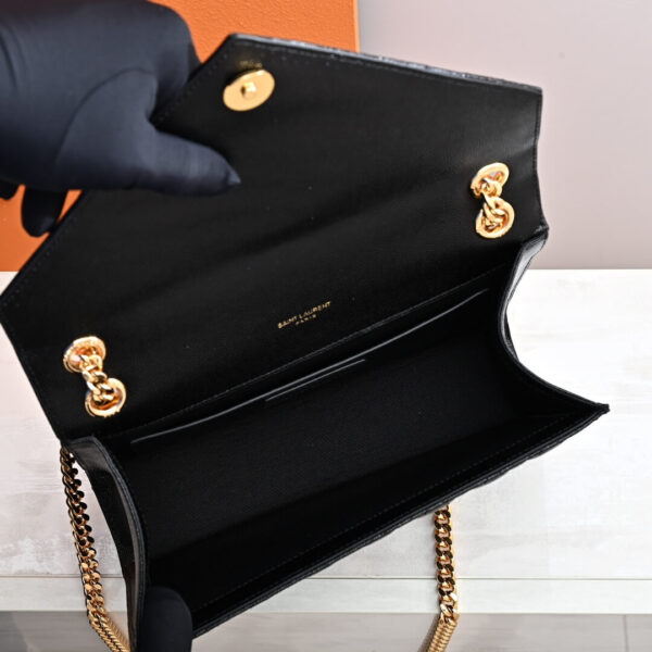 YSL ENVELOPE MEDIUM IN QUILTED GRAIN DE POUDRE EMBOSSED LEATHER black - Image 9