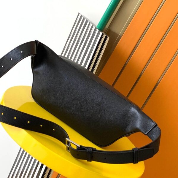 YSL CLASSIC MONOGRAM BELT BAG IN SOFT LAMBSKIN black - Image 4