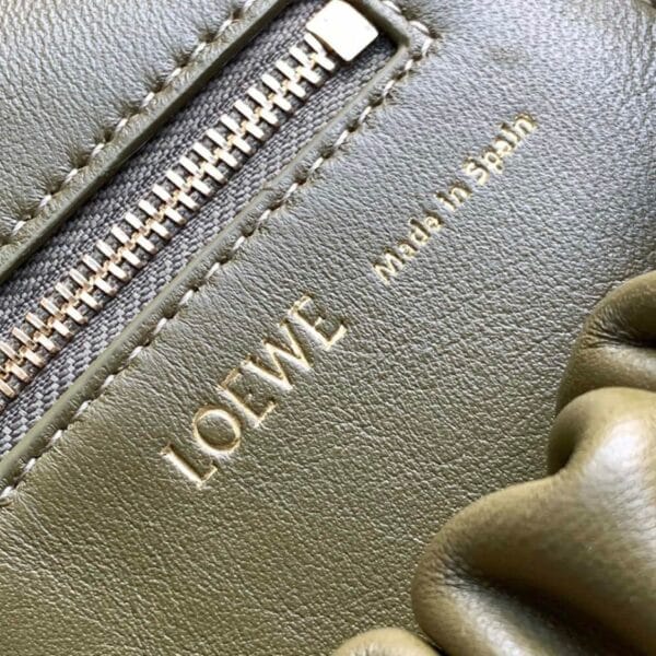 Loewe Medium Squeeze bag in nappa lambskin black - Image 7
