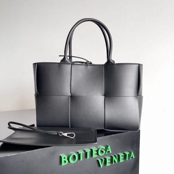 Bottega Veneta Small Arco Tote black - Image 2