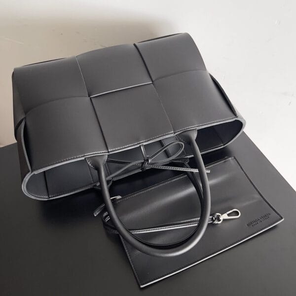 Bottega Veneta Small Arco Tote black - Image 5