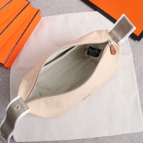 Hermes toiletery bag Beige - Image 8