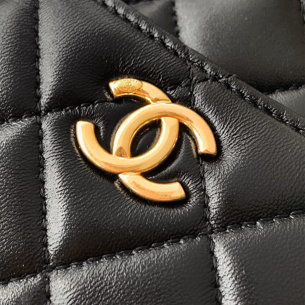 CHANEL Mini Camera Case black - Image 6