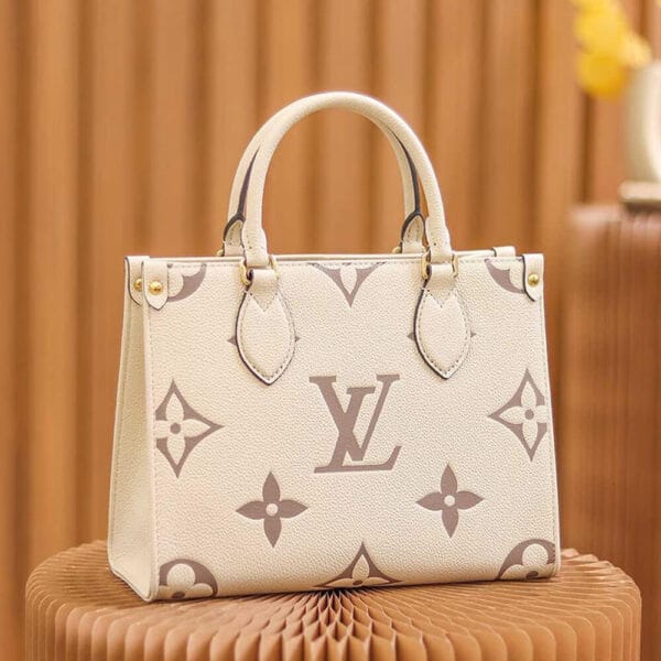 Louis Vuitton ONTHEGO PM Beige - Image 4