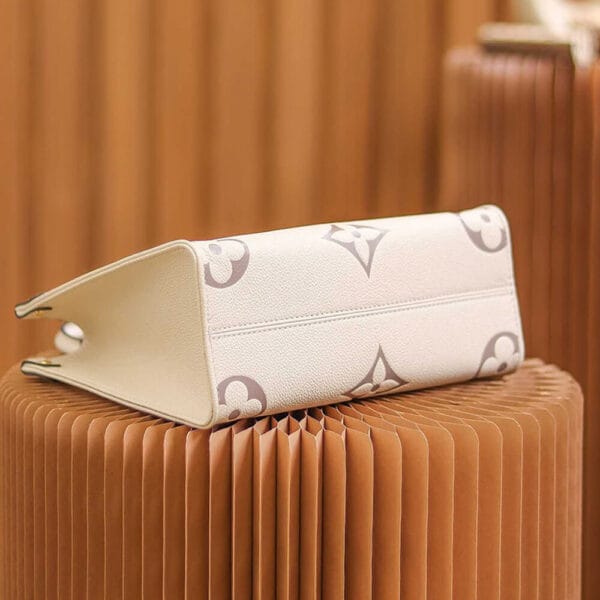 Louis Vuitton ONTHEGO PM Beige - Image 7