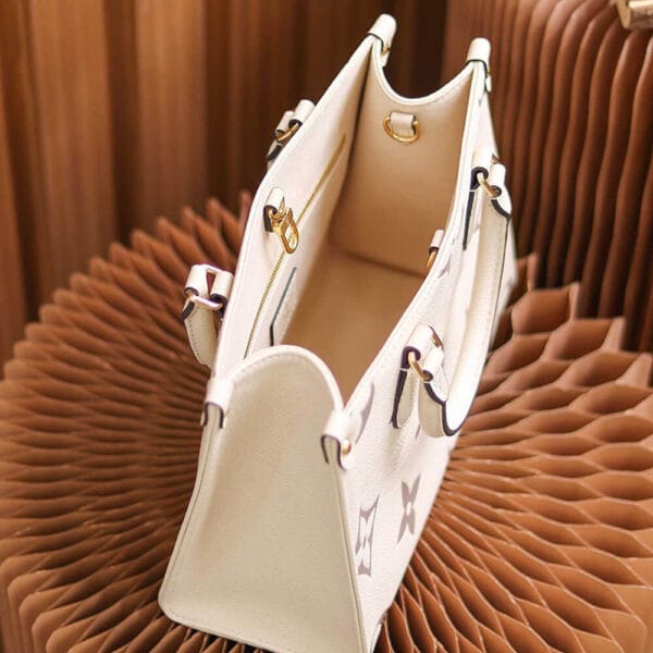 Louis Vuitton ONTHEGO PM Beige - Image 8
