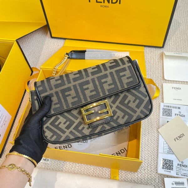Fendi Baguette Chain Midi black - Image 3